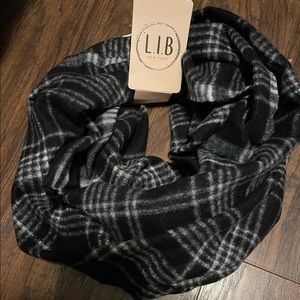 L.I.B black plaid blanket scarf